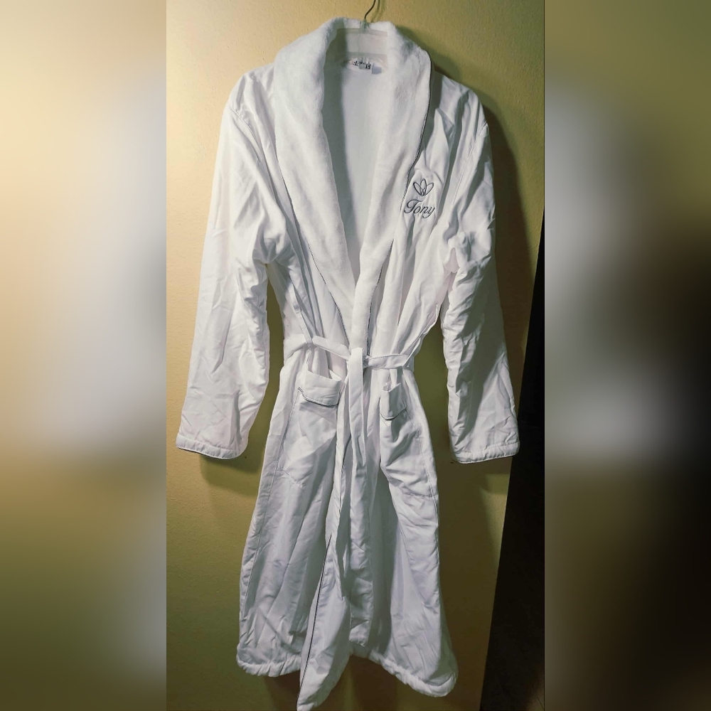 WHITE COZY BATHROBE